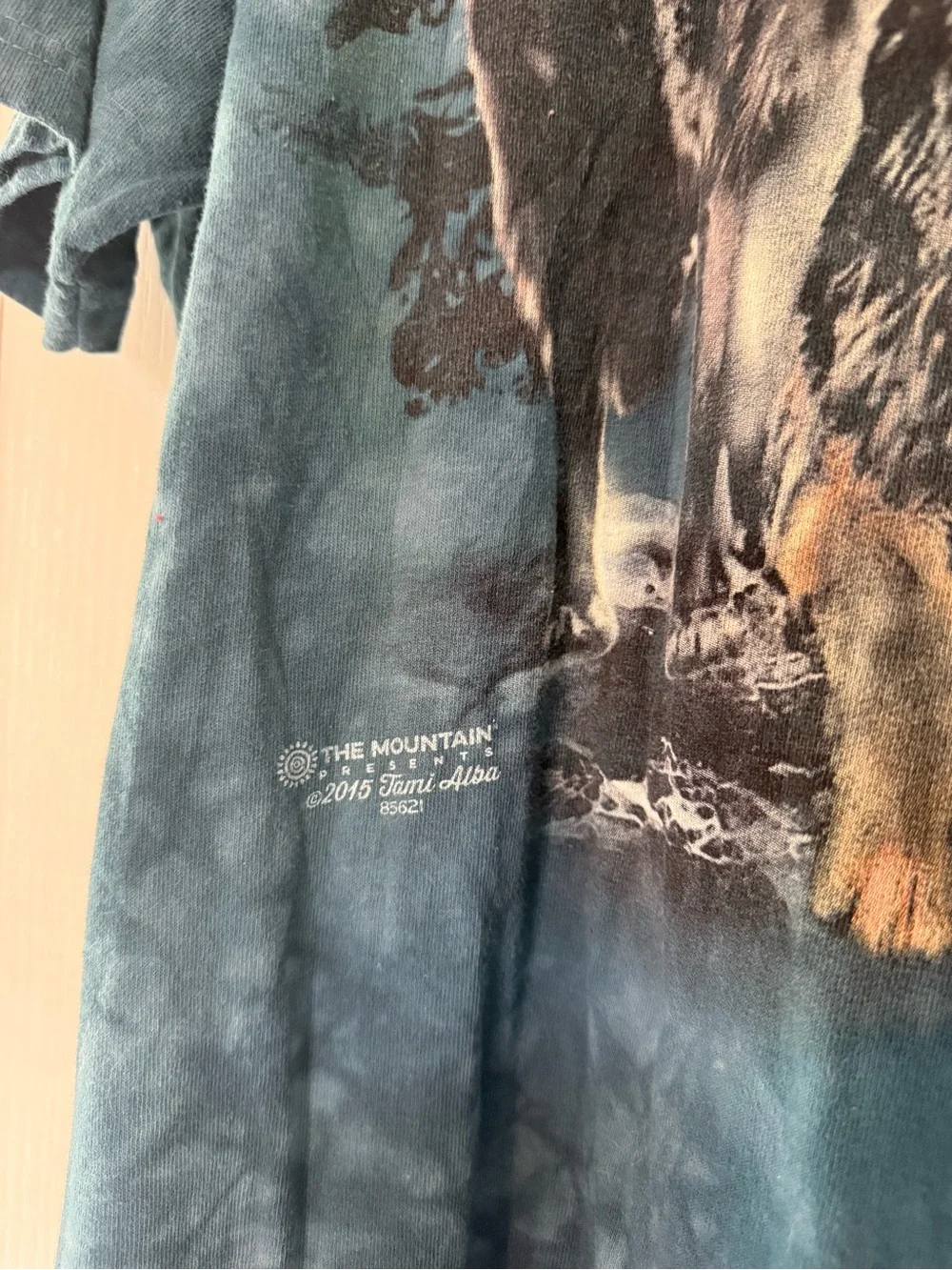 The Mountain 2015 Wolf Tee - Picture 3 of 5